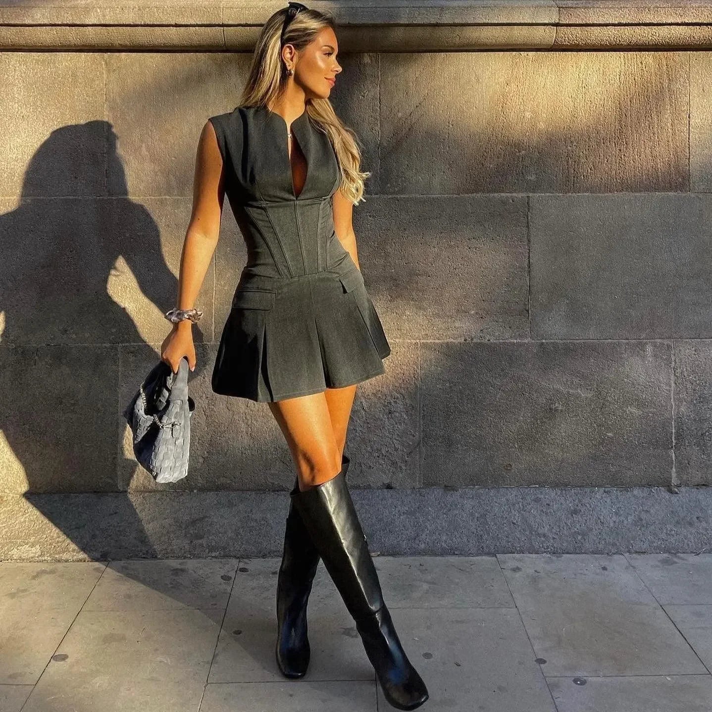 Geplötzliches Korsett-Minikleid mit zeitlosem Chic