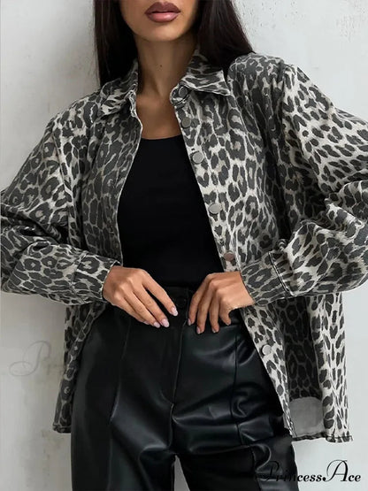 Slim Fit Jeansjacke mit Leoparden-Stickerei
