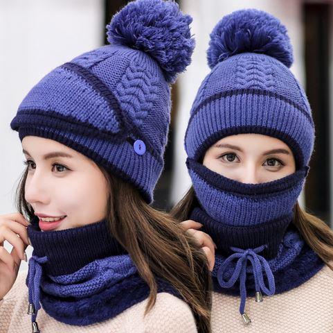 Gemütliches Strickset aus Wintermütze und Schal für Damen