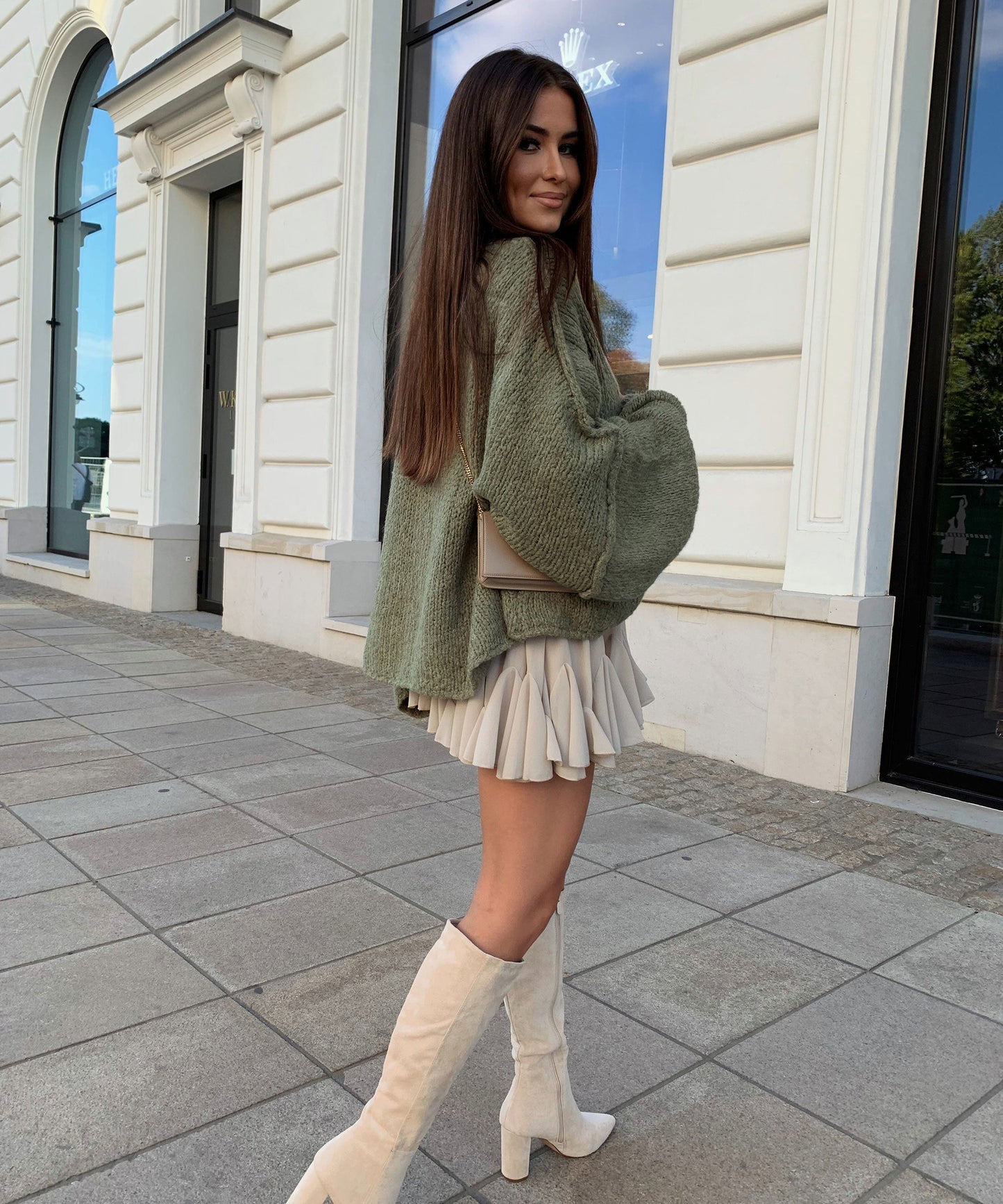 Schickes Beige im Rocker-Stil Kleid