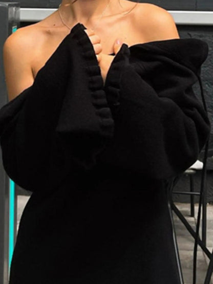 Langärmeliges, rückenfreies Strickkleid