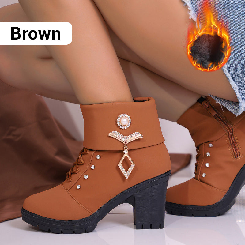 Schicke Knöchelhohe Stiefel mit Strasssteinen und klobigem Absatz