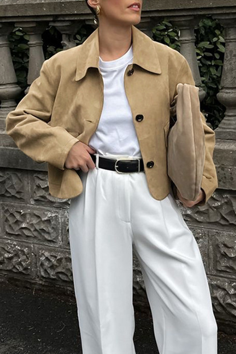 Legere Jacke mit Knopfleiste und umklappbarem Kragen
