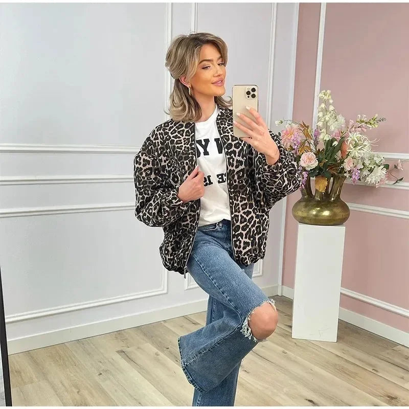 Moderne elegante leichte Damenjacke