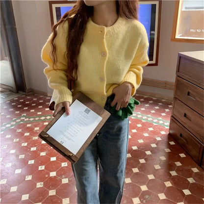 Gemütlicher lässiger Strickcardigan-Pullover