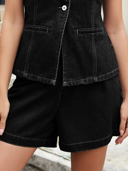 Lässiges Denim-Set aus Weste mit Knopfleiste und Shorts