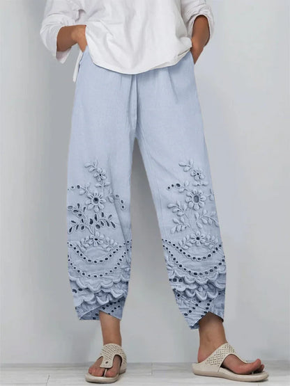 Bestickte Leinen-Caprihose mit floraler Spitzenbund