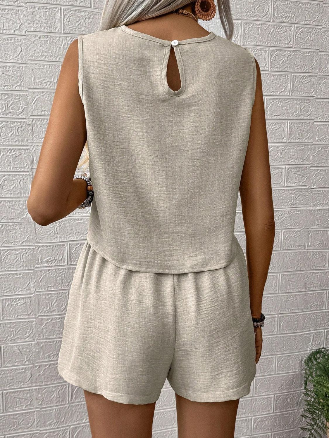 Oli® | Damen Ärmelloses Oberteil mit Rundhalsausschnitt und Shorts Set