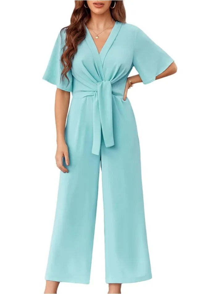 Schicker Jumpsuit mit weitem Bein, vorderer Schleife und kurzen Ärmeln