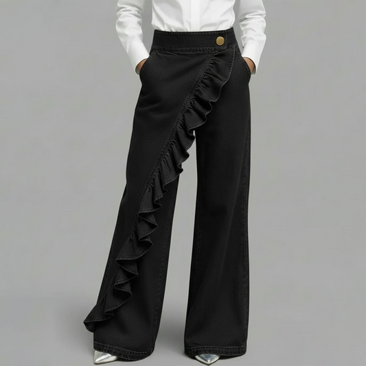 Asymmetrische Jeans mit weitem Bein und Volant