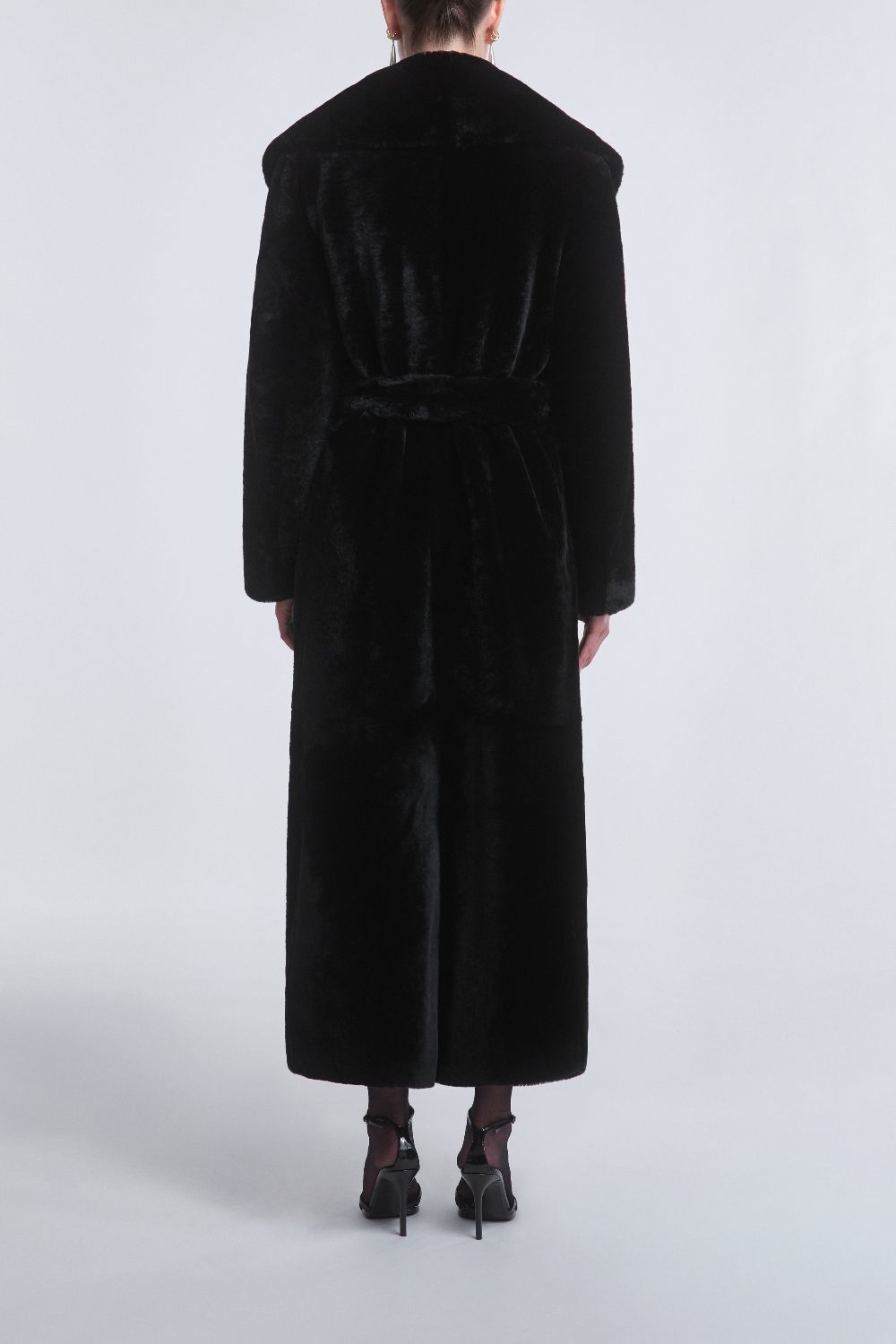 Schicker Kunstpelzmantel für eleganten Winterstil