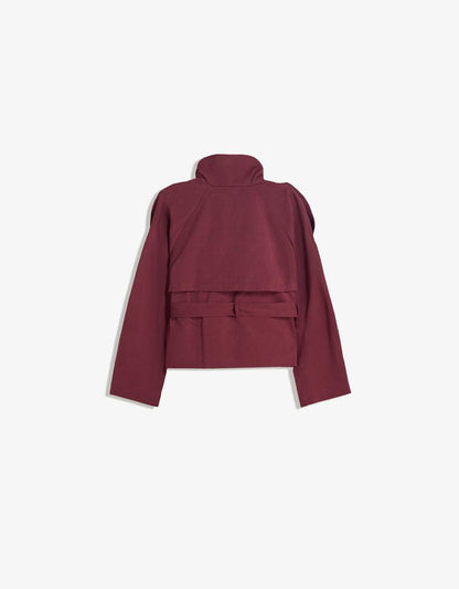 Klassischer leichter Herbst-Trenchcoat