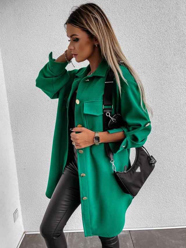 Gemütliche lange Hemdjacke mit Knöpfen und Wollkragen sowie Revers