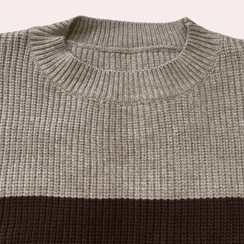 Zweifarbiger Strickpullover mit ausgeschnittenen Ärmeln