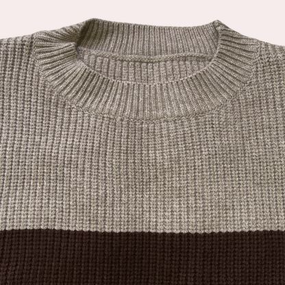 Zweifarbiger Strickpullover mit ausgeschnittenen Ärmeln