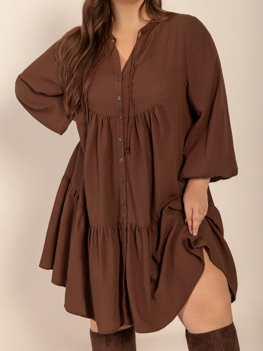 Oli® | Kleid in Übergröße mit Schleifenkragen, Ballonärmeln und abgestuften Stufen