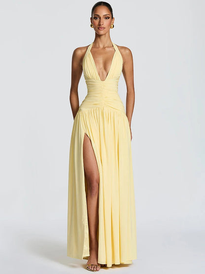 Maxikleid mit Neckholder, gerafftem hohem Schlitz und tiefem V-Rücken
