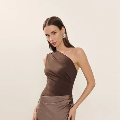 Satin Maxikleid mit einer Schulter, gerafftem Patchwork