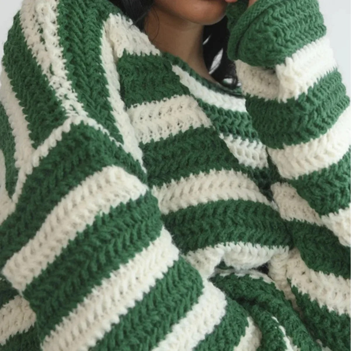 Gemütlicher übergroßer gestreifter Pullover im koreanischen Stil