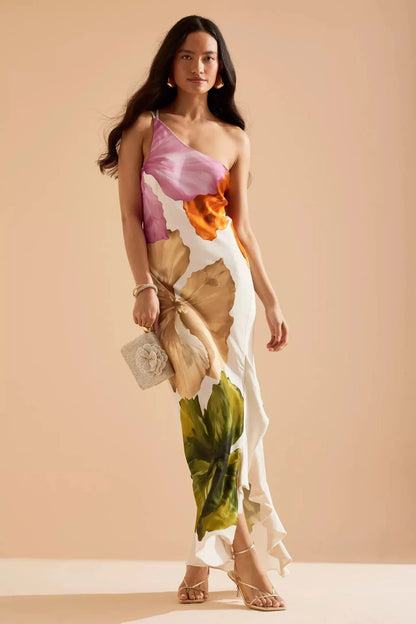 Florales Maxikleid mit einer Schulter, Rüschensaum und Spaghettiträgern