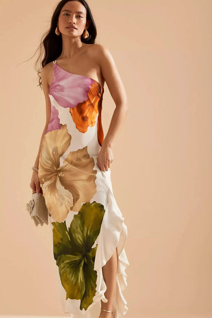 Florales Maxikleid mit einer Schulter, Rüschensaum und Spaghettiträgern