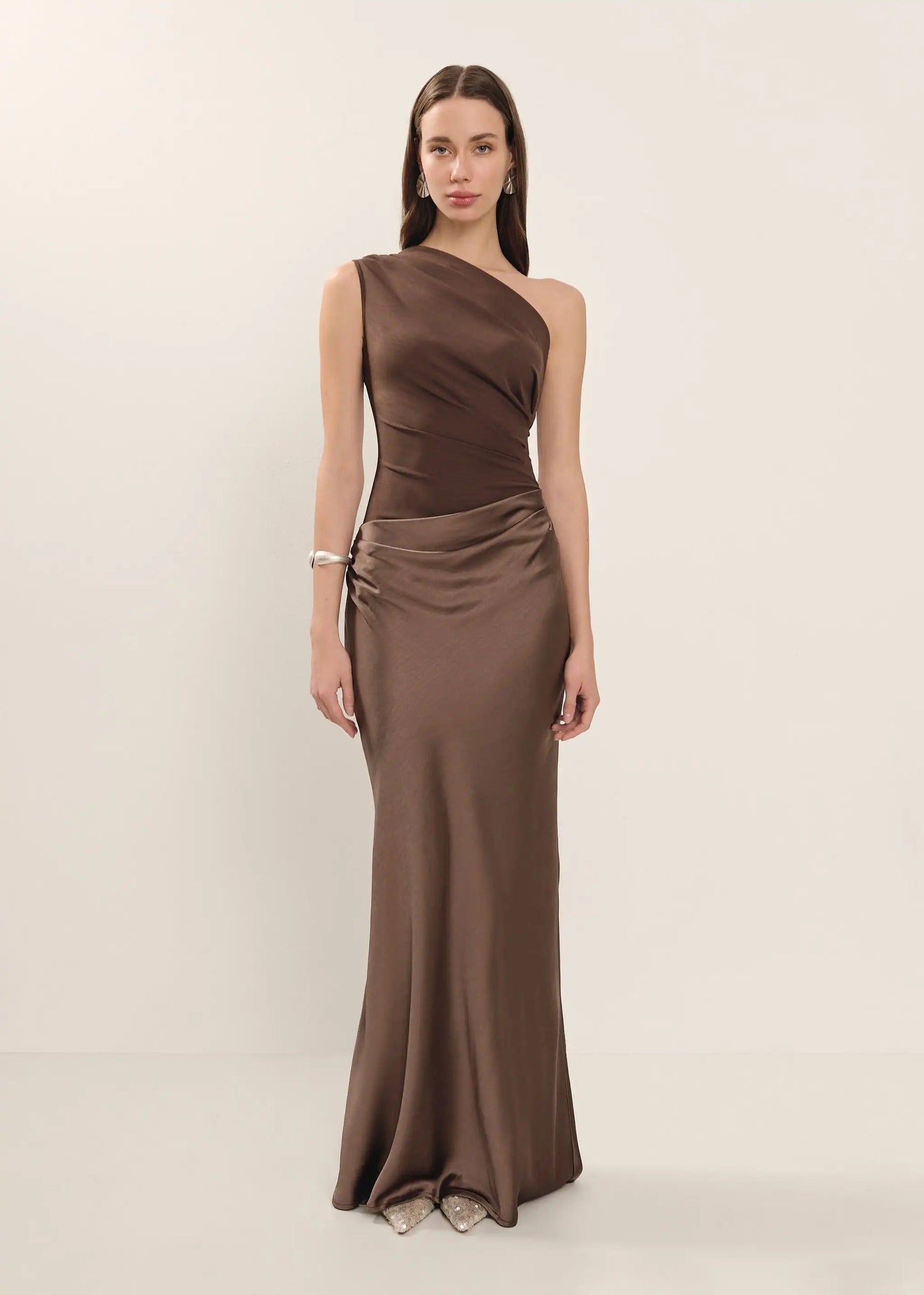 Satin Maxikleid mit einer Schulter, gerafftem Patchwork