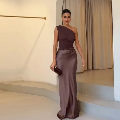 Satin Maxikleid mit einer Schulter, gerafftem Patchwork