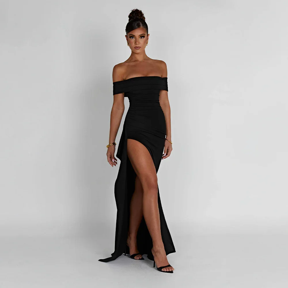 Maxikleid mit schulterfreiem Schnitt und Schlitz